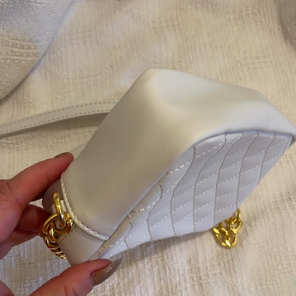 IMAN - white, link chain mini leather crossbody- EUC - Picture 6 of 6